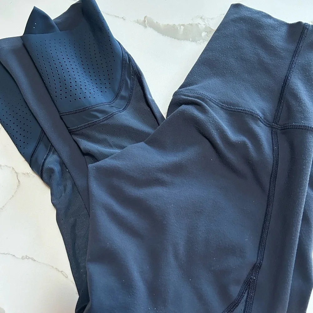 lululemon athletica Women’s Cropped Dark Blue Leggings - Picture 8 of 10